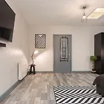 Pine Suite - Studio Apartment - Talbot Road