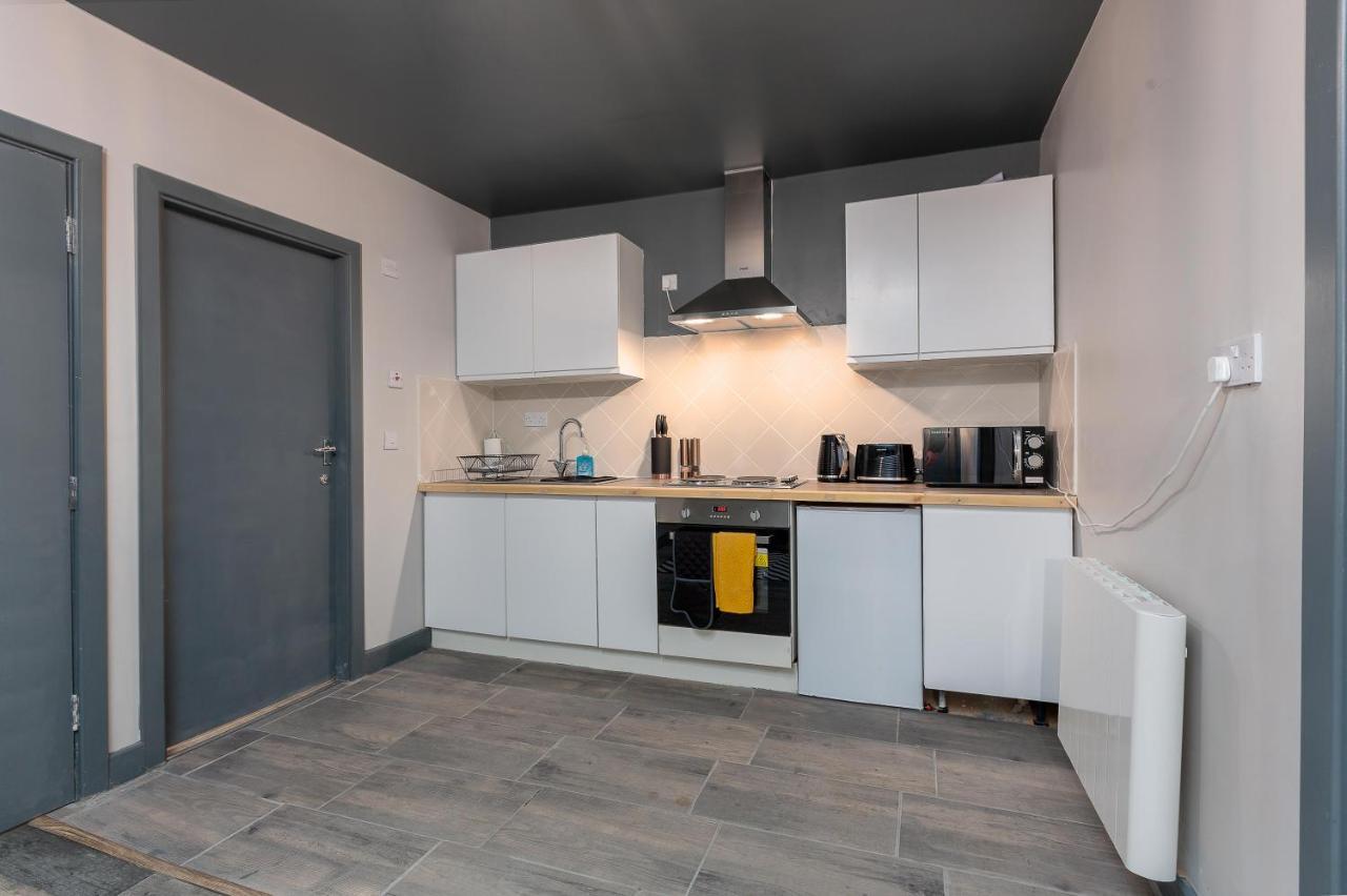 Pine Suite - Studio Apartment - Talbot Road Apartment