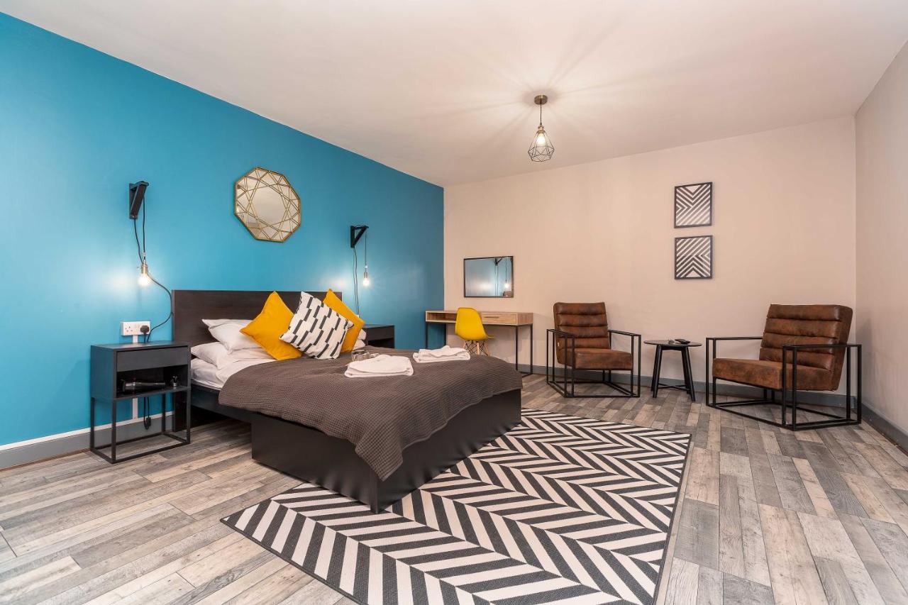 Pine Suite - Studio Apartment - Talbot Road Apartment *